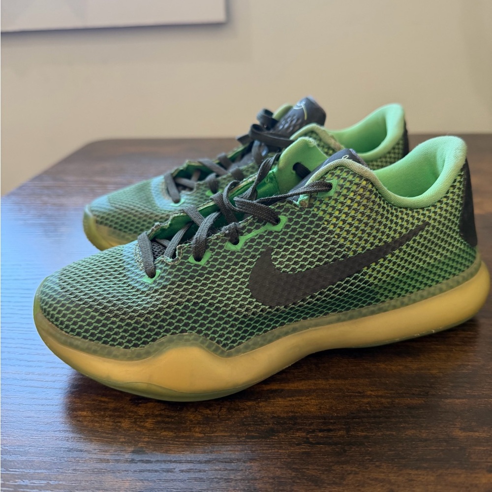 Nike Kids Green and Black Sneakers